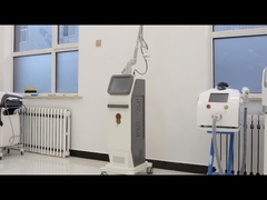Machine laser fractionnée de CO2 pour la refaçage de la peau 40W Ultra Pulse CW élimination de lumière Mole en aluminium