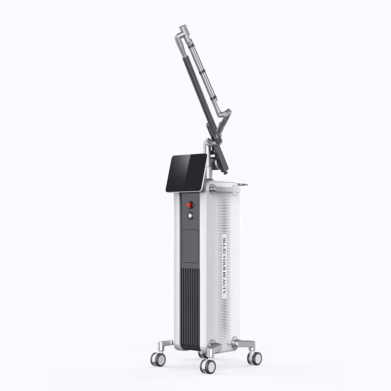 Machine laser fractionnée de 10600nm de CO2 portable pour le refaçage de la peau et l' élimination des rides